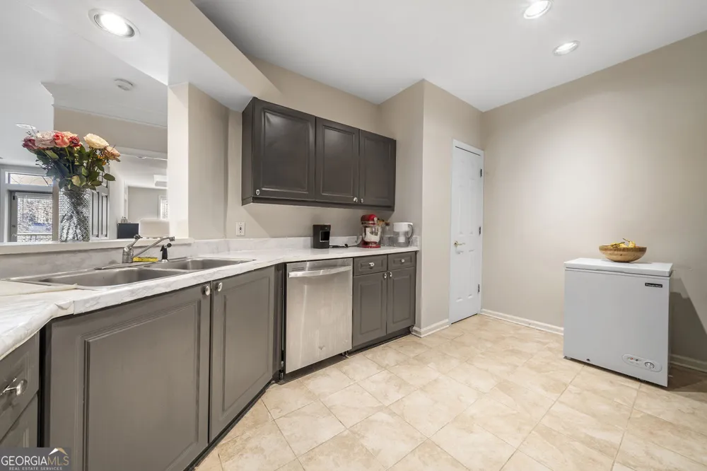3334 Peachtree RD NE Atlanta, GA 30326