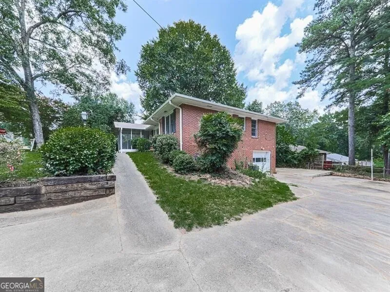 291 Sourwood DR Marietta, GA 30062