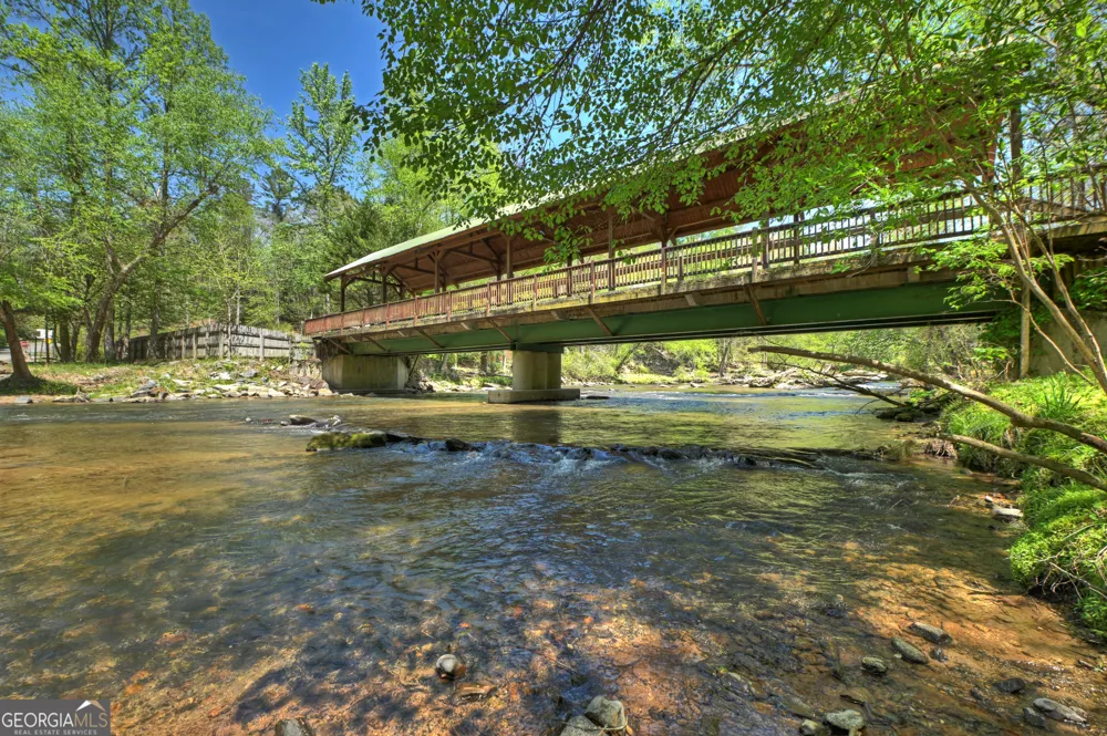 394 Blackberry CIR Ellijay, GA 30536