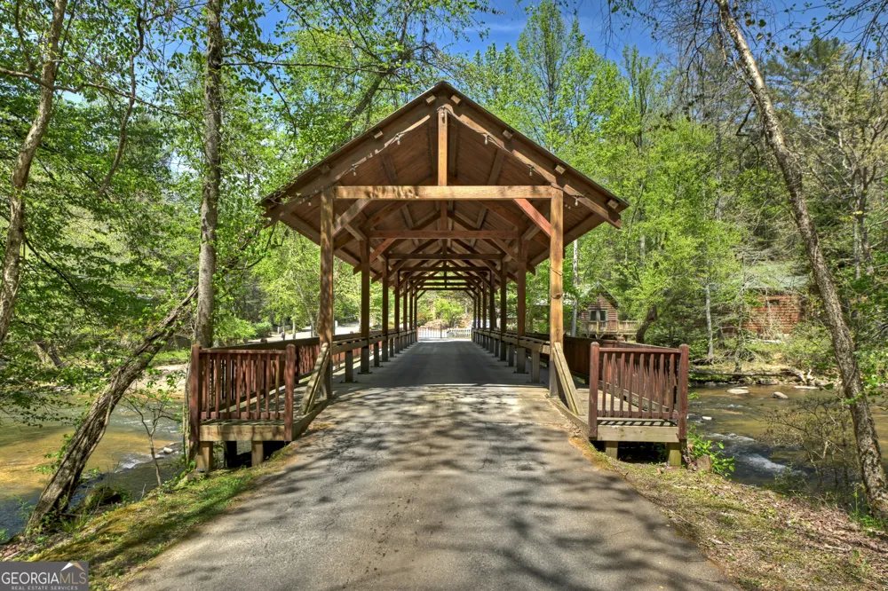 394 Blackberry CIR Ellijay, GA 30536