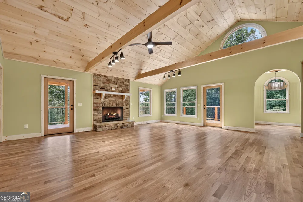 394 Blackberry CIR Ellijay, GA 30536