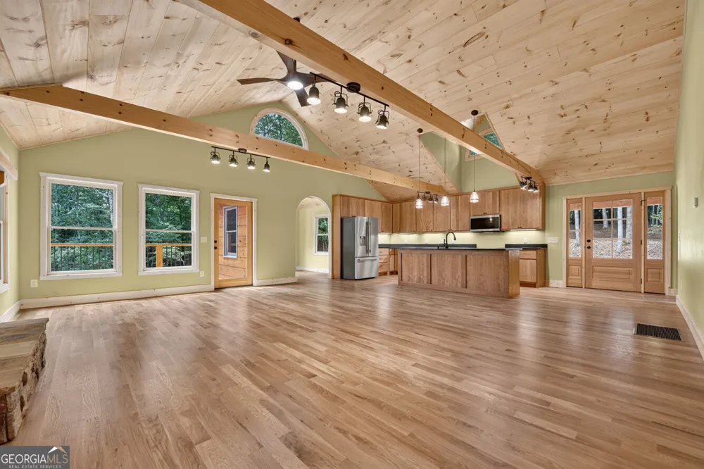394 Blackberry CIR Ellijay, GA 30536