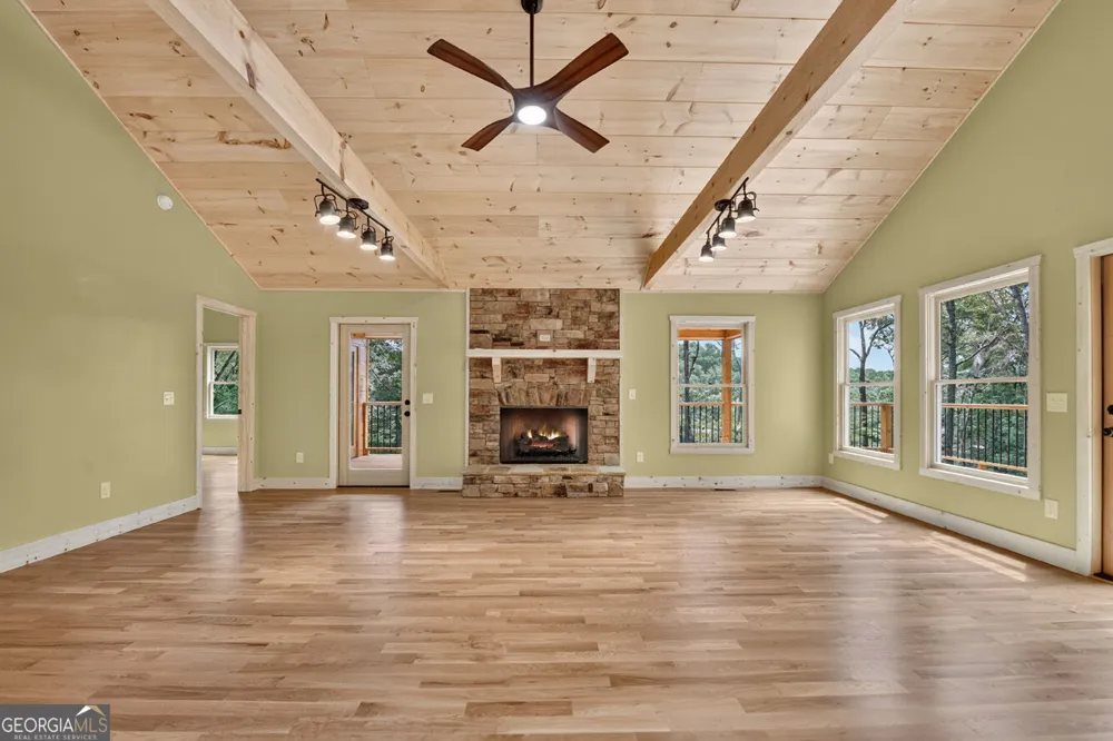 394 Blackberry CIR Ellijay, GA 30536