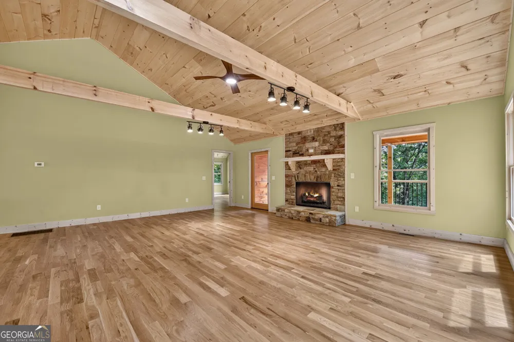 394 Blackberry CIR Ellijay, GA 30536