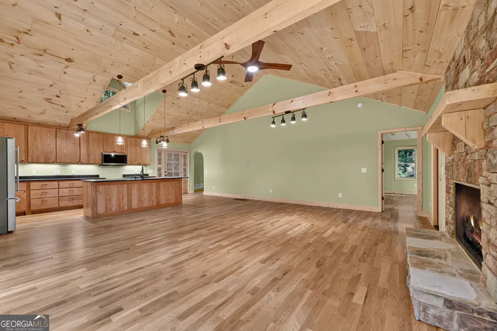 394 Blackberry CIR Ellijay, GA 30536