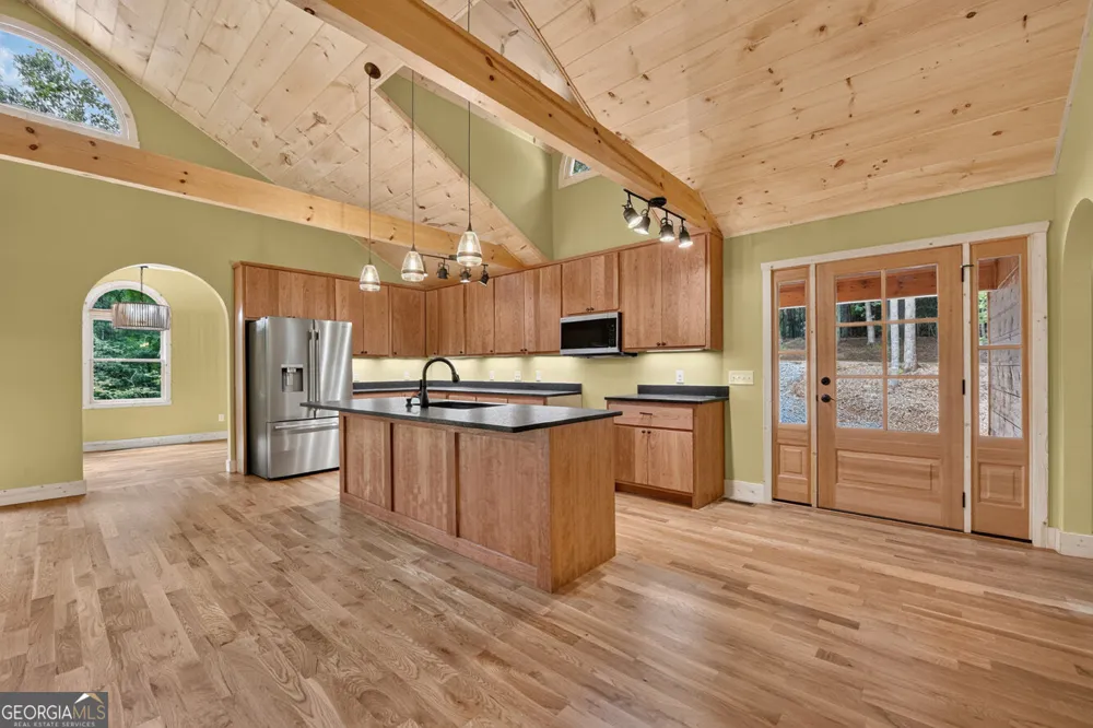 394 Blackberry CIR Ellijay, GA 30536