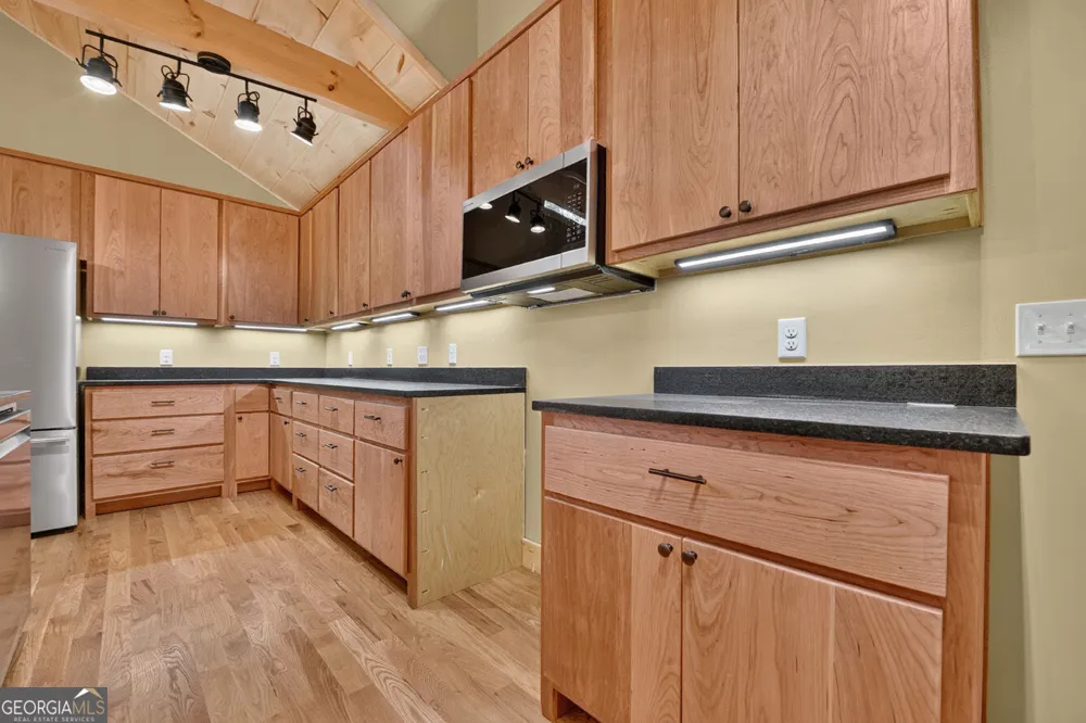 394 Blackberry CIR Ellijay, GA 30536
