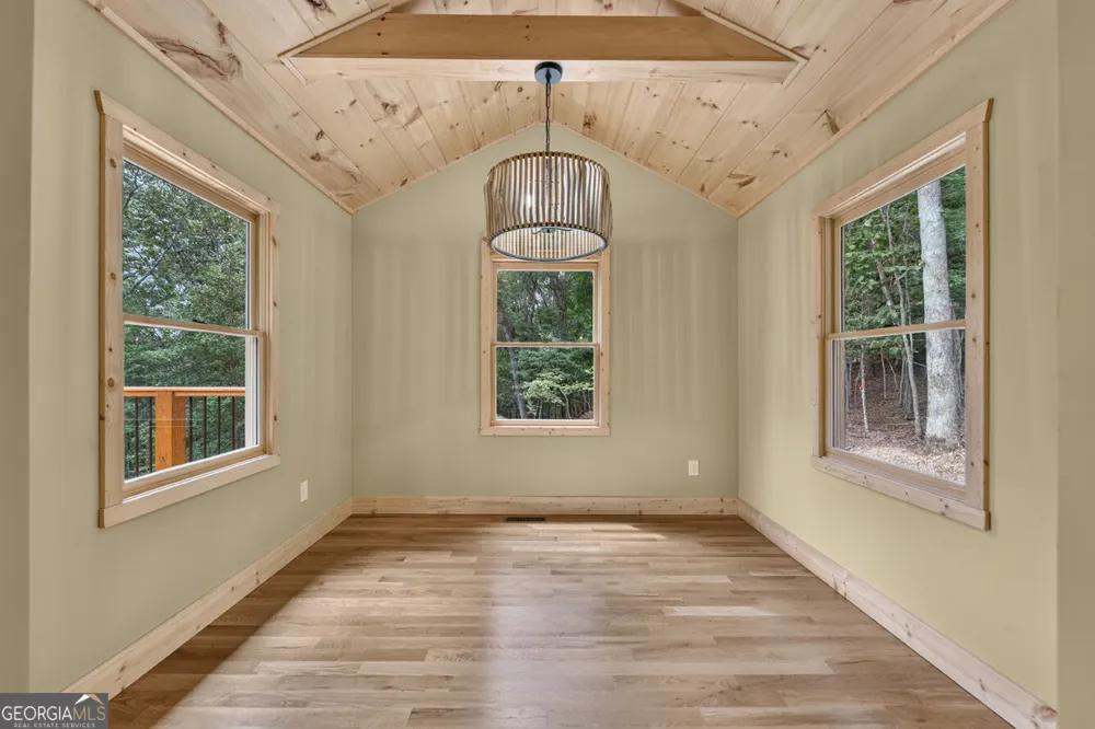 394 Blackberry CIR Ellijay, GA 30536