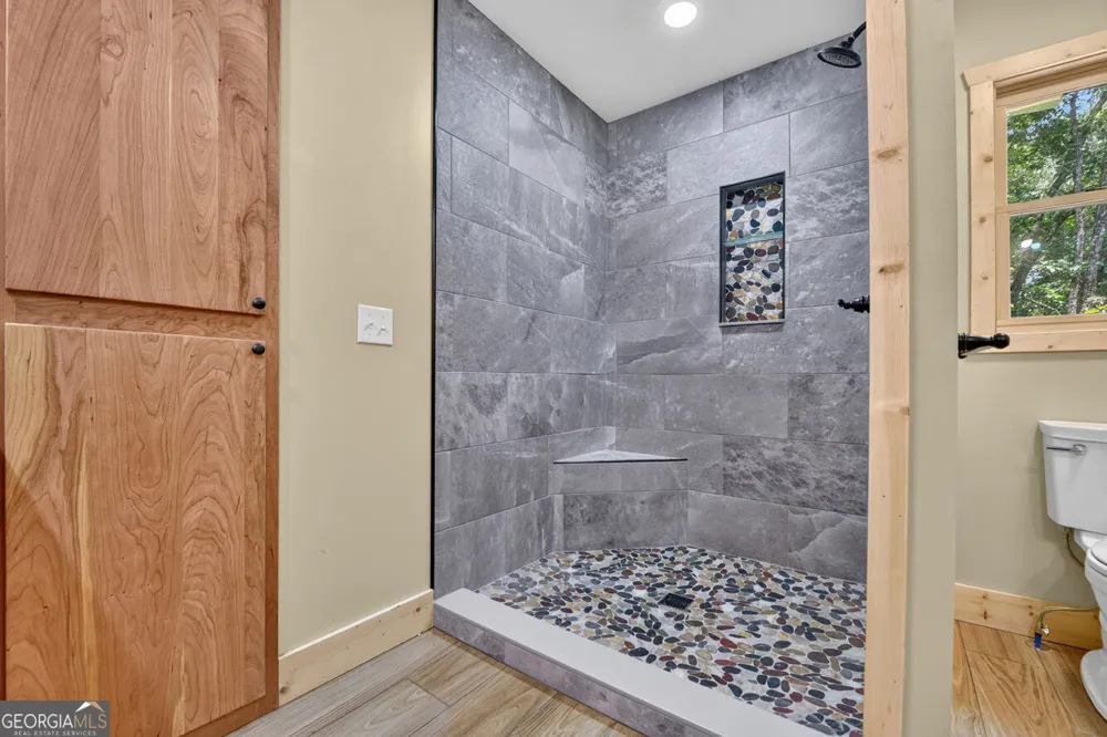 394 Blackberry CIR Ellijay, GA 30536