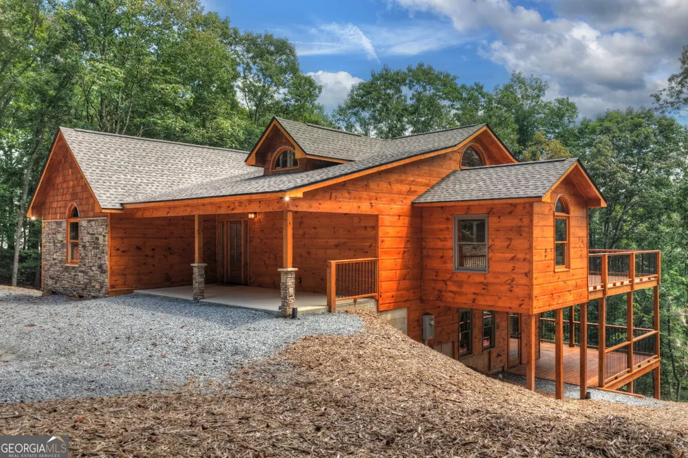394 Blackberry CIR Ellijay, GA 30536