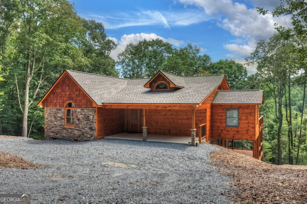 394 Blackberry CIR Ellijay, GA 30536