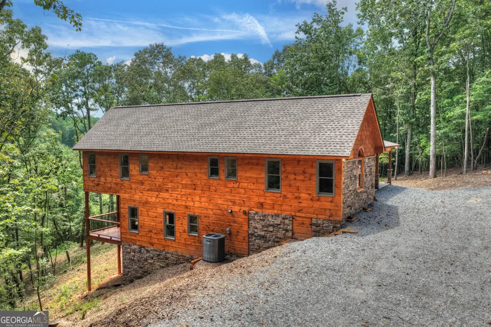 394 Blackberry CIR Ellijay, GA 30536