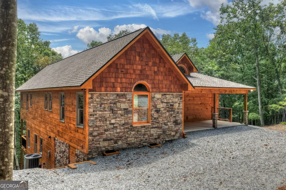 394 Blackberry CIR Ellijay, GA 30536