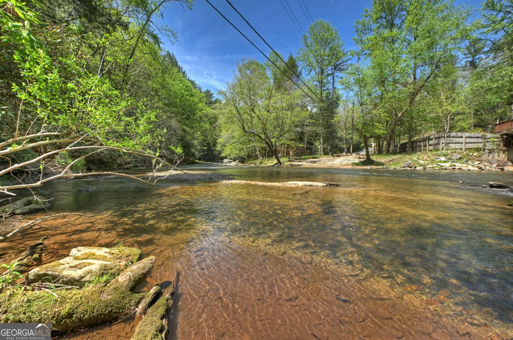 394 Blackberry CIR Ellijay, GA 30536