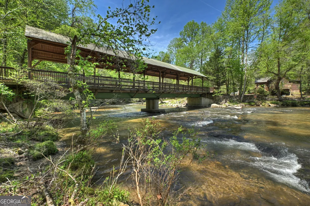394 Blackberry CIR Ellijay, GA 30536