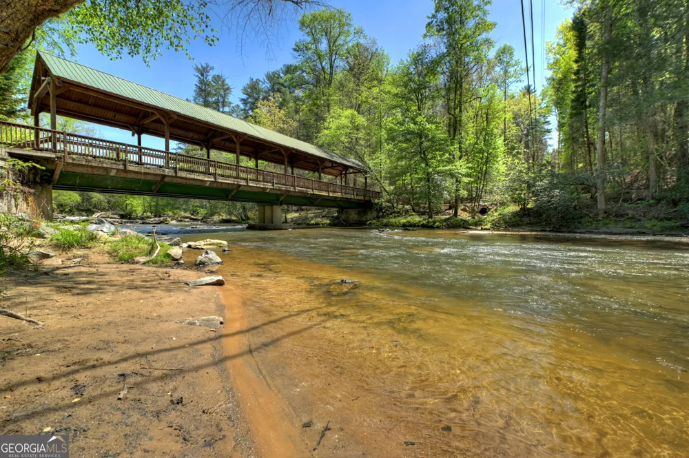 394 Blackberry CIR Ellijay, GA 30536