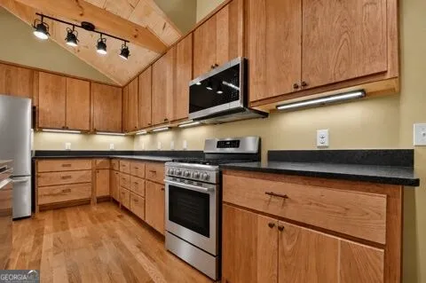 394 Blackberry CIR Ellijay, GA 30536