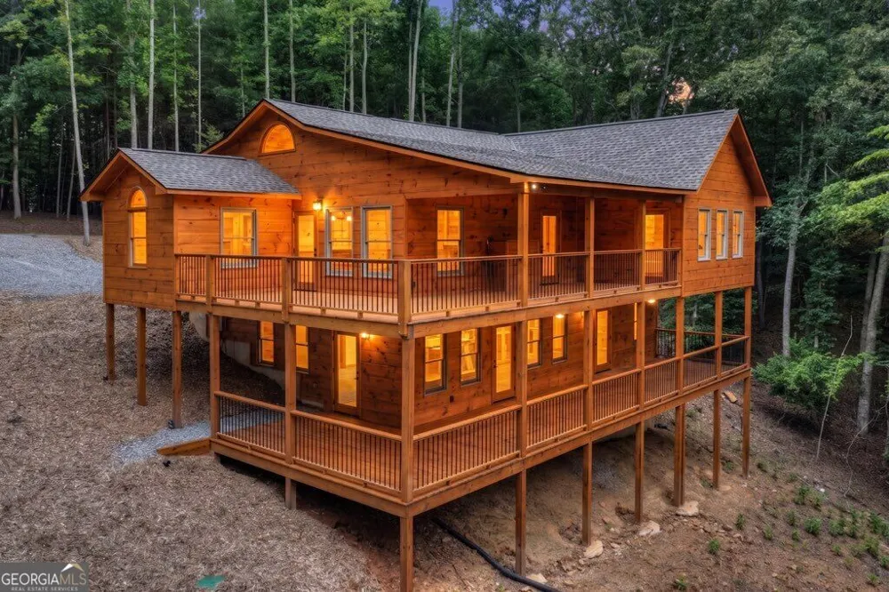394 Blackberry CIR Ellijay, GA 30536