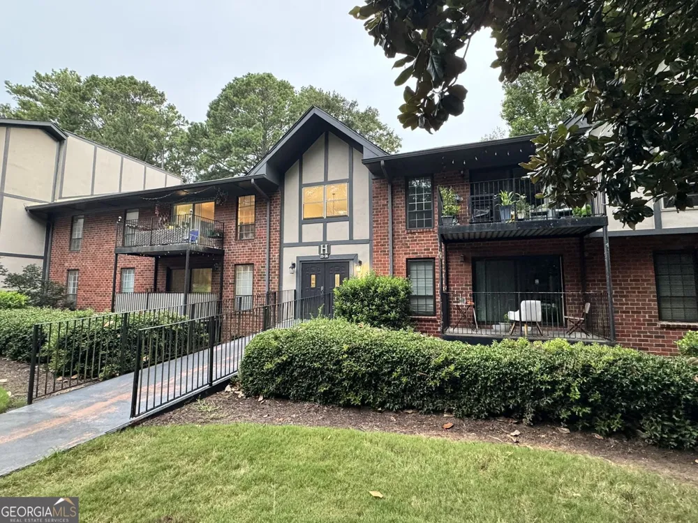 6851 Roswell RD NE Sandy Springs, GA 30328