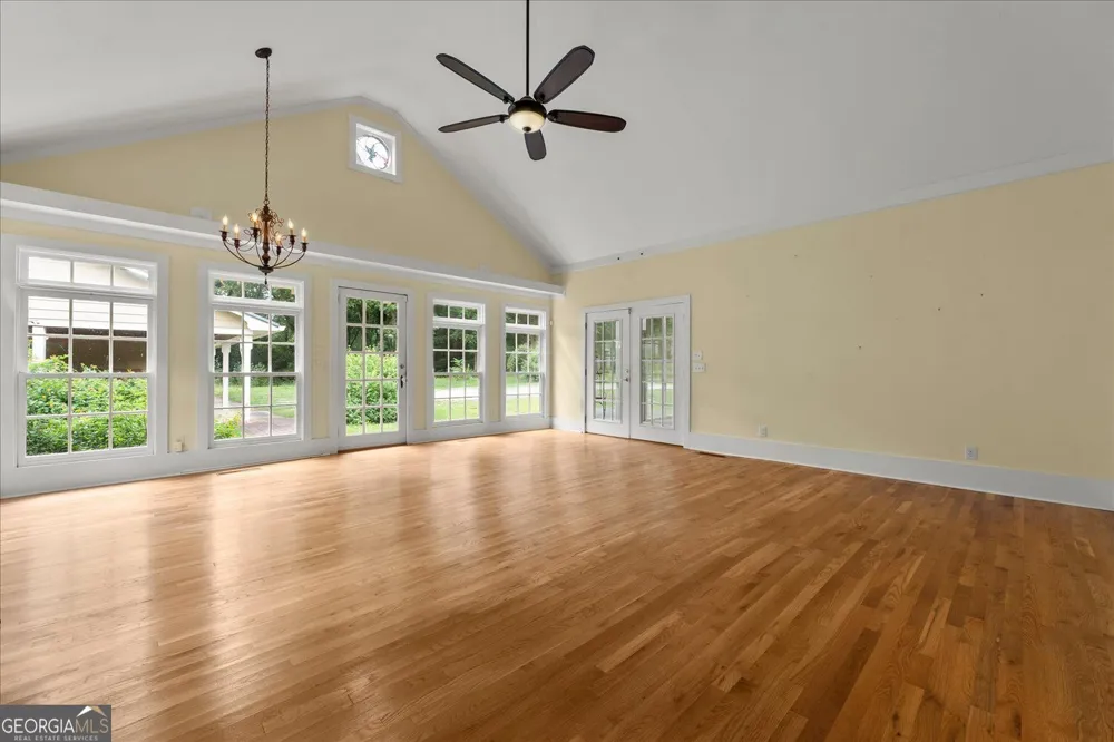 216 S Laurel AVE Greensboro, GA 30642