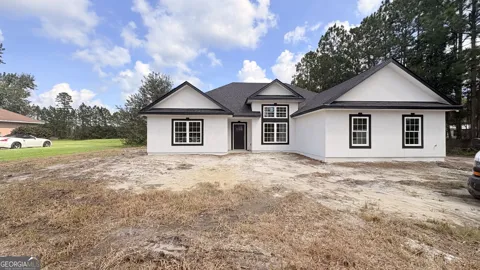 225 Lakes DR