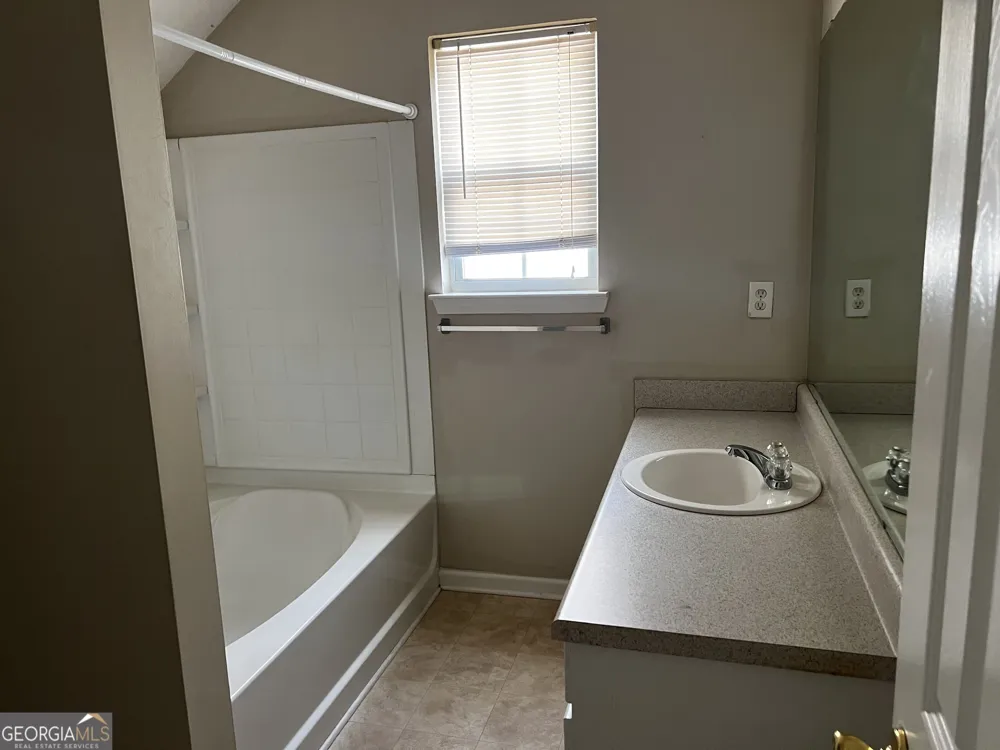 117 Meadow CT Fairburn, GA 30213