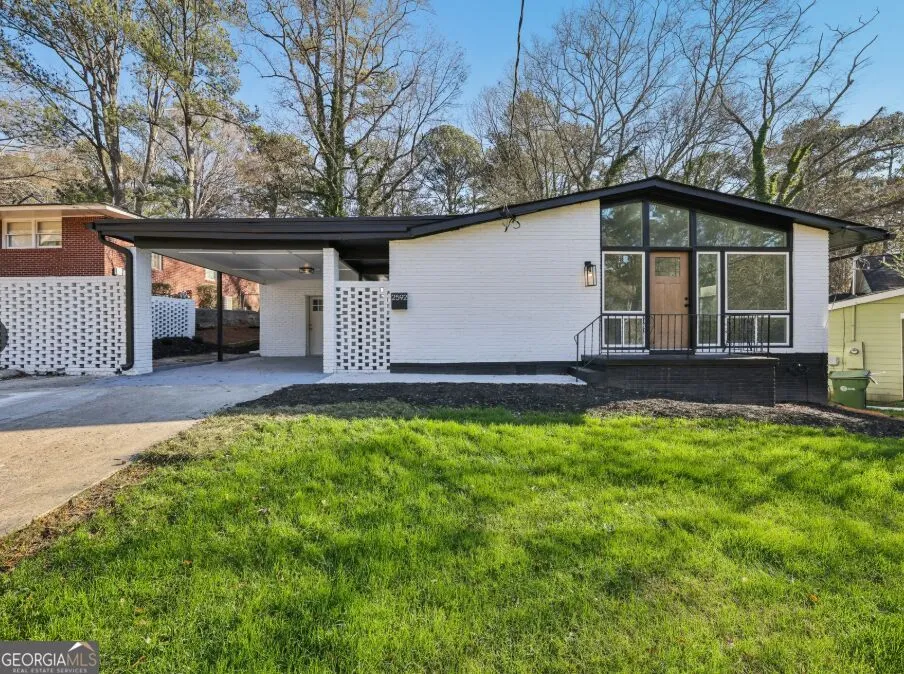 2592 Baker RD NW Atlanta, GA 30318