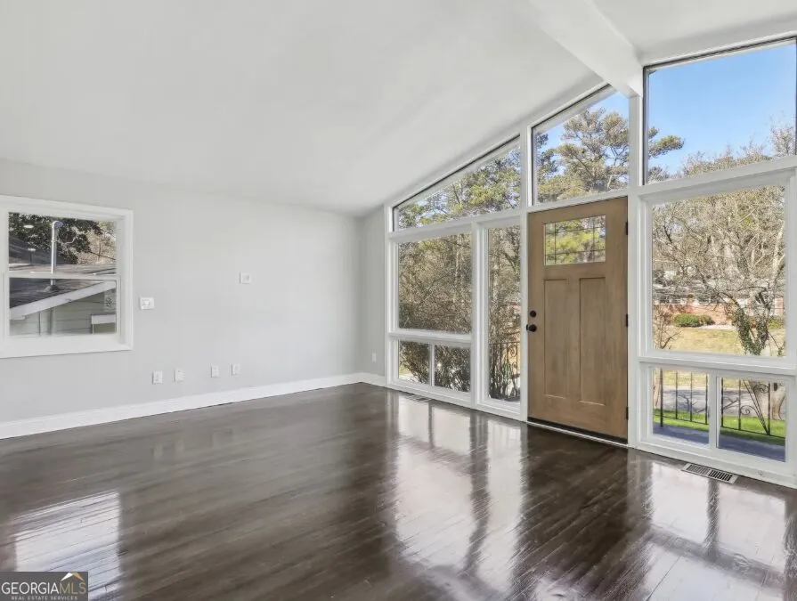 2592 Baker RD NW Atlanta, GA 30318