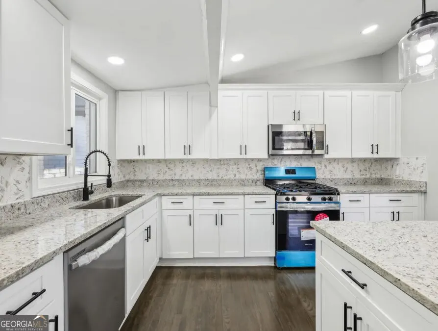 2592 Baker RD NW Atlanta, GA 30318