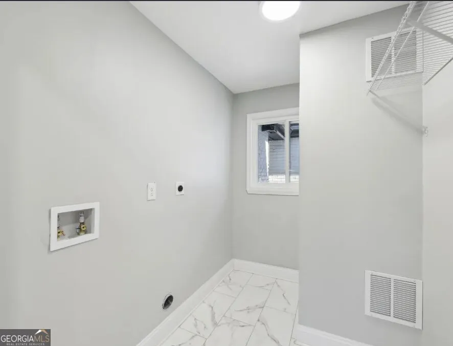 2592 Baker RD NW Atlanta, GA 30318