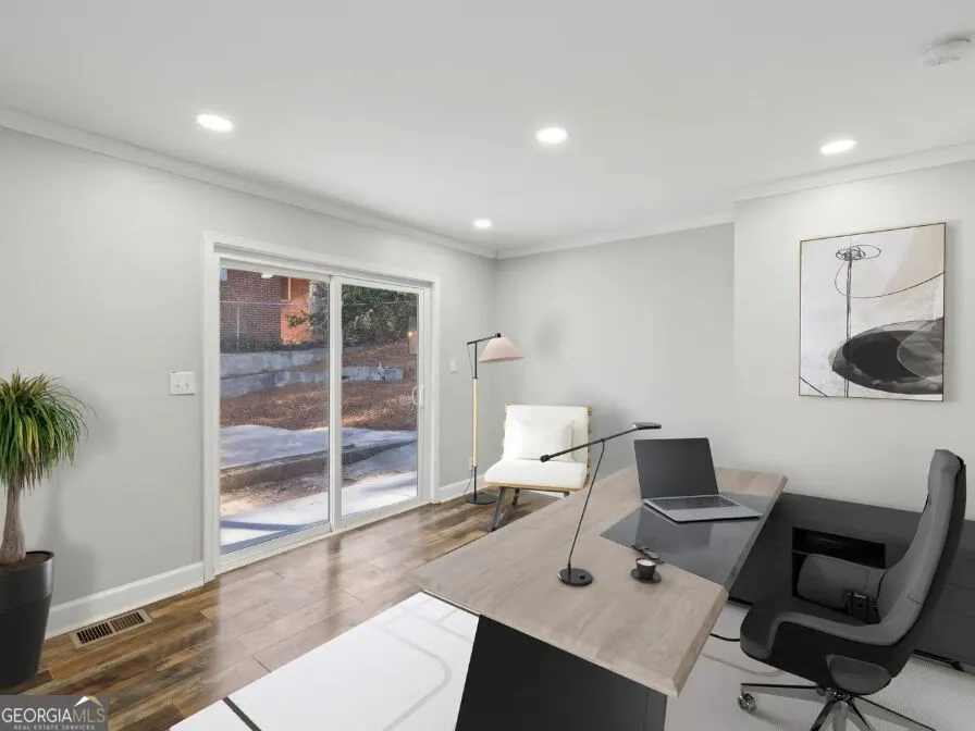 2592 Baker RD NW Atlanta, GA 30318