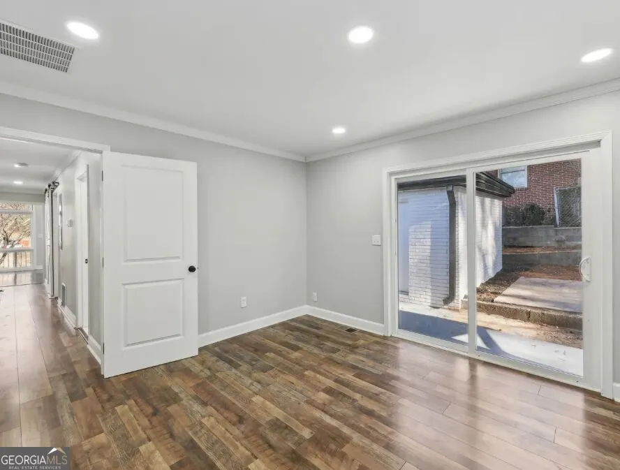 2592 Baker RD NW Atlanta, GA 30318