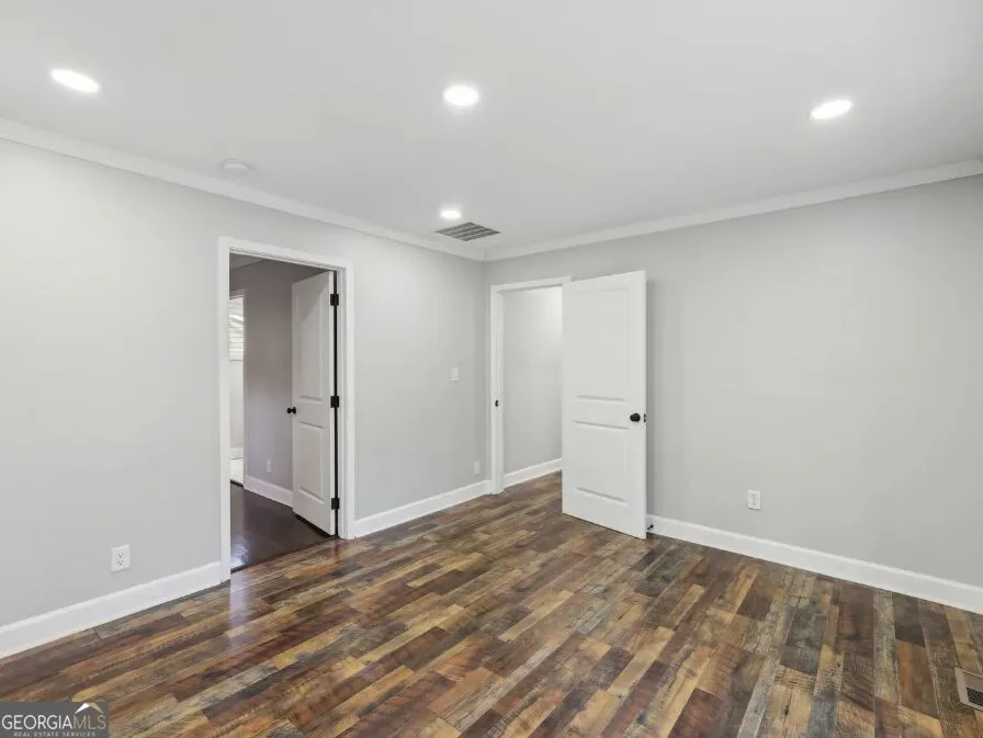 2592 Baker RD NW Atlanta, GA 30318