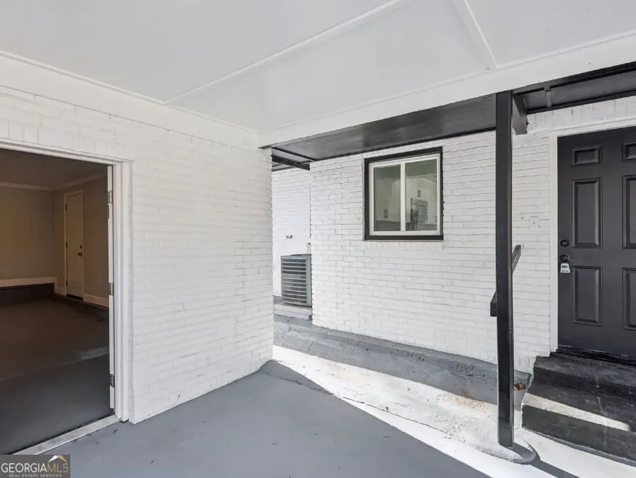 2592 Baker RD NW Atlanta, GA 30318