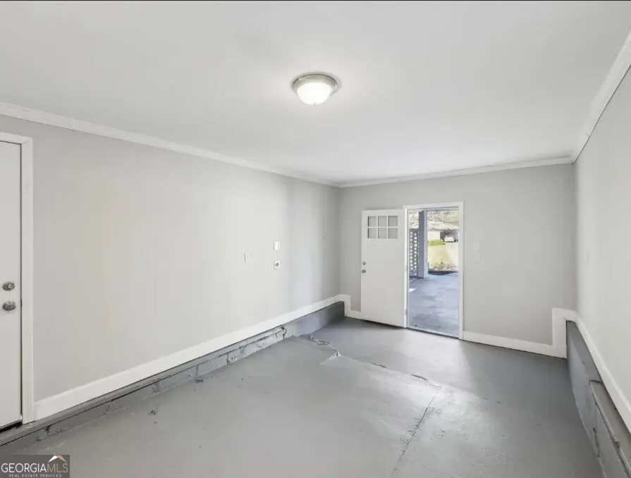 2592 Baker RD NW Atlanta, GA 30318