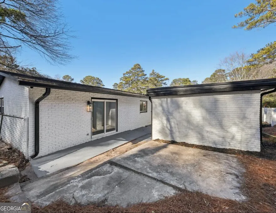 2592 Baker RD NW Atlanta, GA 30318