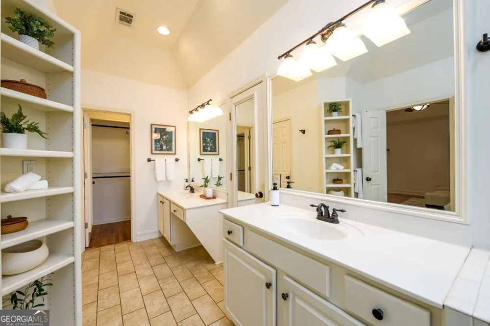 1560 Oak Park CV Decatur, GA 30033