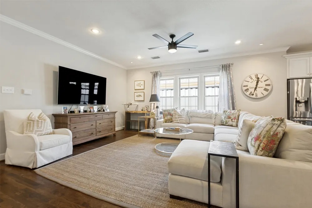 5834 Monticello Avenue Dallas, TX 75206