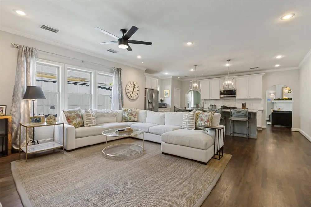 5834 Monticello Avenue Dallas, TX 75206