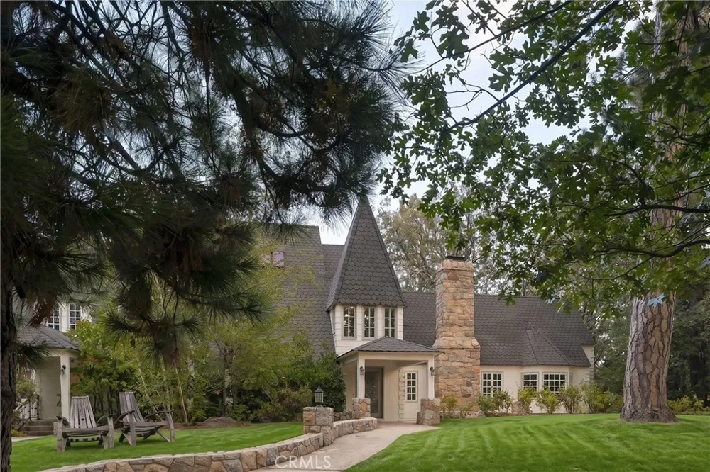 1079 Sherwood Lake Arrowhead, CA 92352