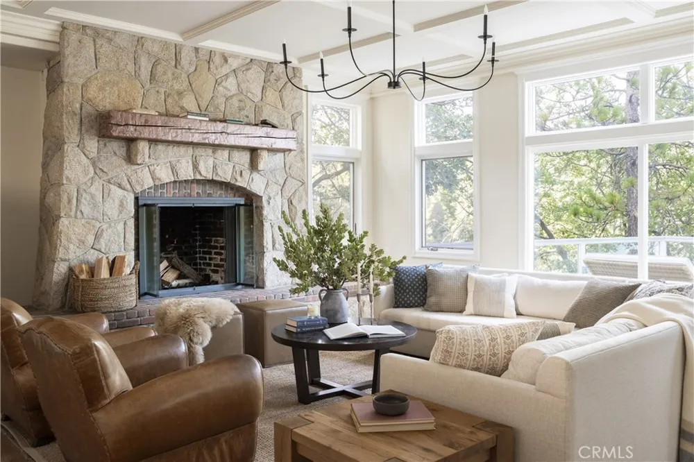 1079 Sherwood Lake Arrowhead, CA 92352
