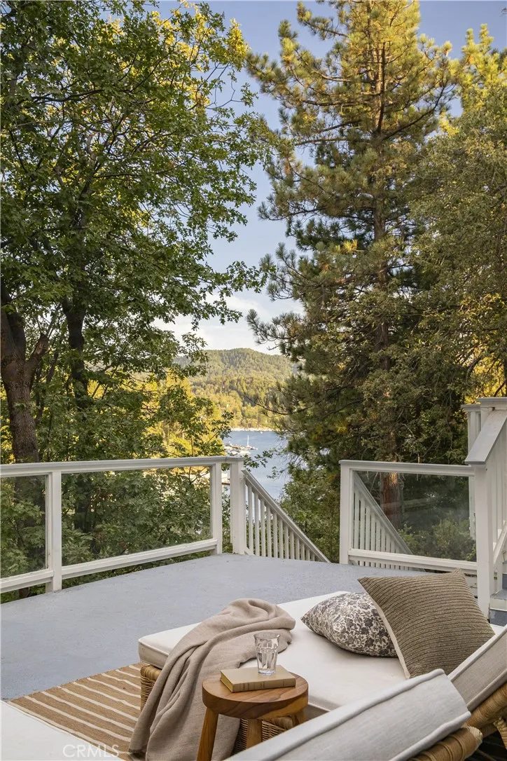 1079 Sherwood Lake Arrowhead, CA 92352