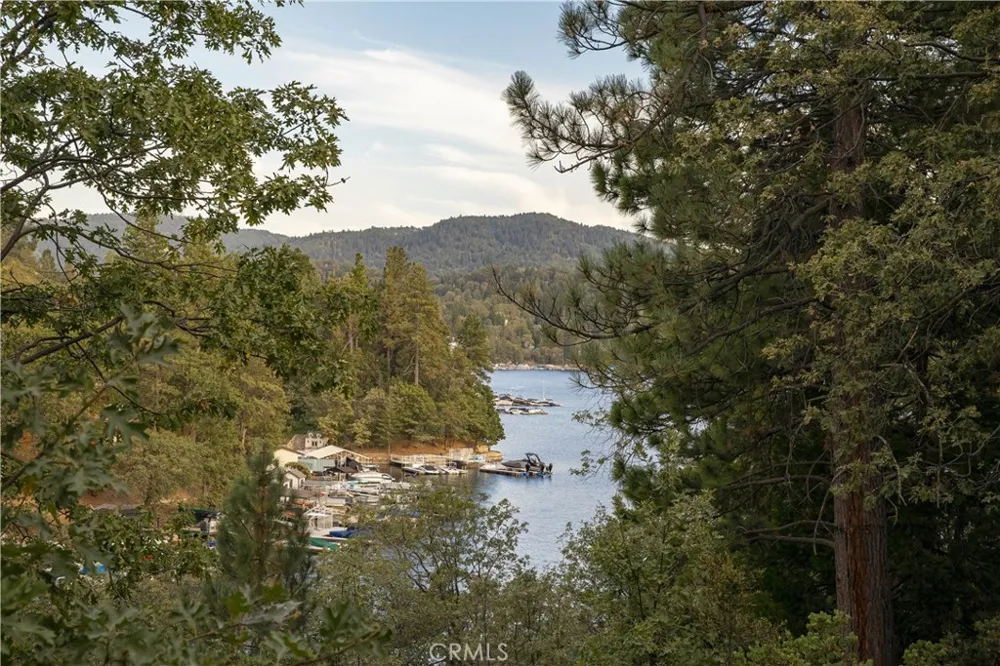 1079 Sherwood Lake Arrowhead, CA 92352