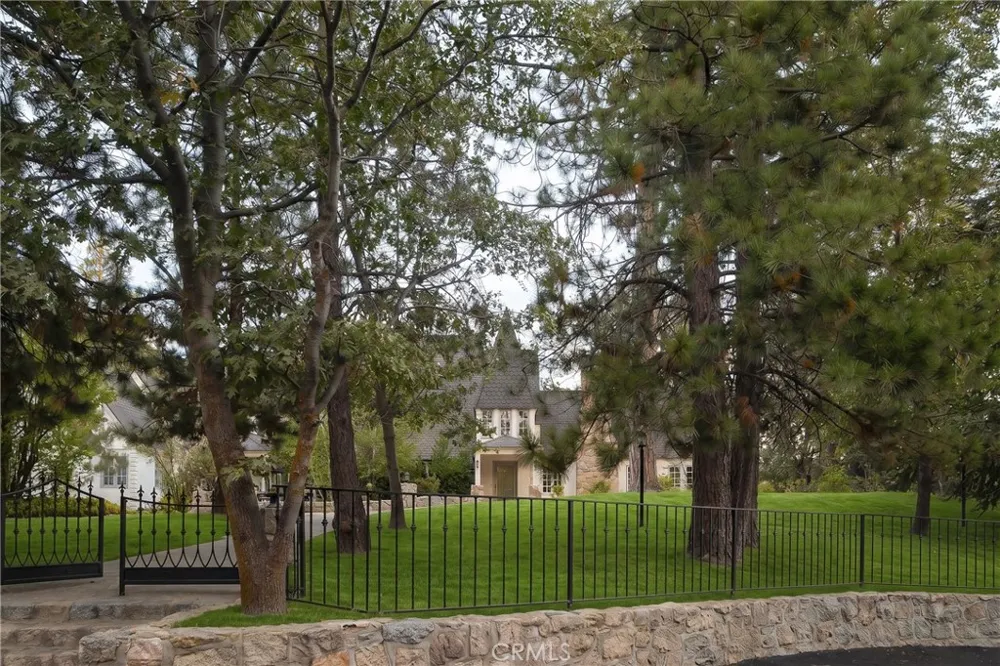 1079 Sherwood Lake Arrowhead, CA 92352