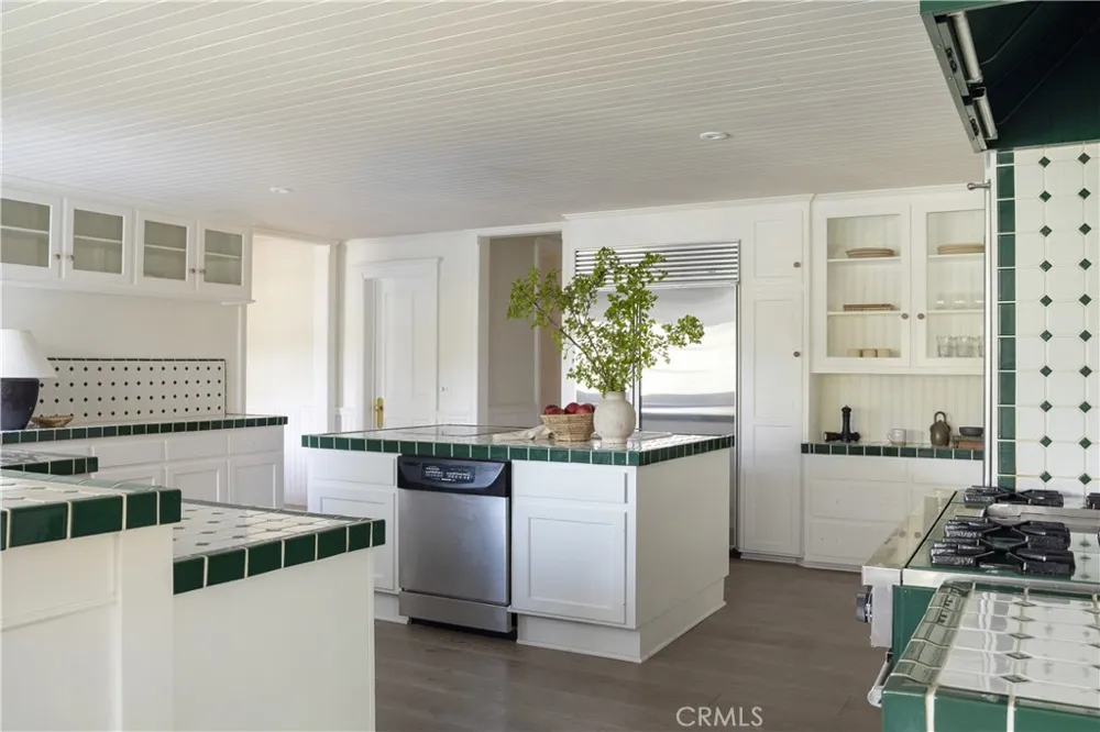 1079 Sherwood Lake Arrowhead, CA 92352