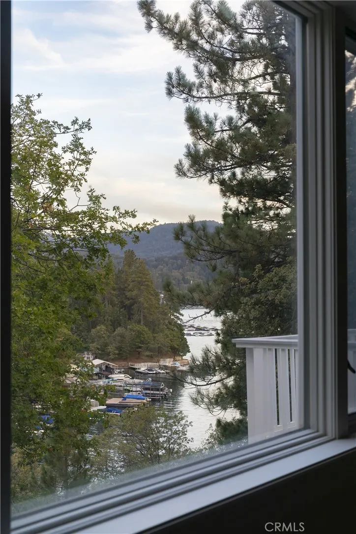 1079 Sherwood Lake Arrowhead, CA 92352