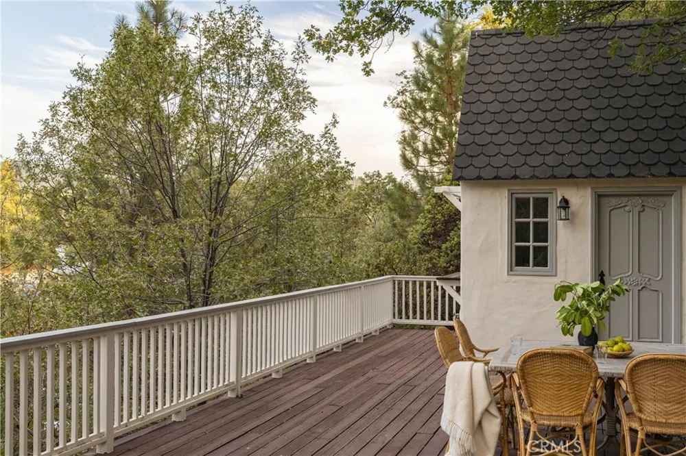 1079 Sherwood Lake Arrowhead, CA 92352