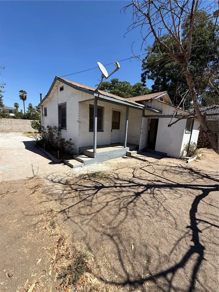 2961 11th Riverside, CA 92507