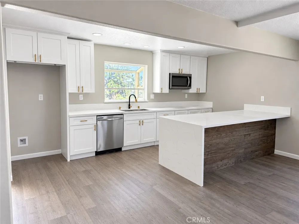 1735 W Jenner Street Lancaster, CA 93534