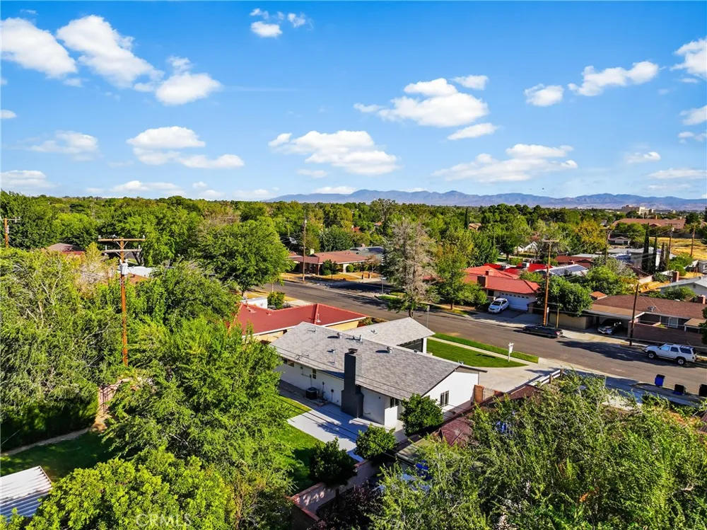 1735 W Jenner Street Lancaster, CA 93534